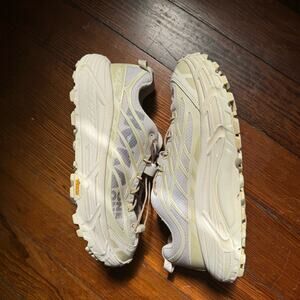 hoka one one mafate three2 “eggnog”
shoes - 8